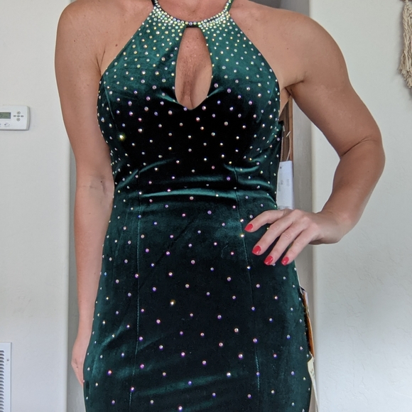 Hunter green jovani velvet gown - Picture 3 of 3